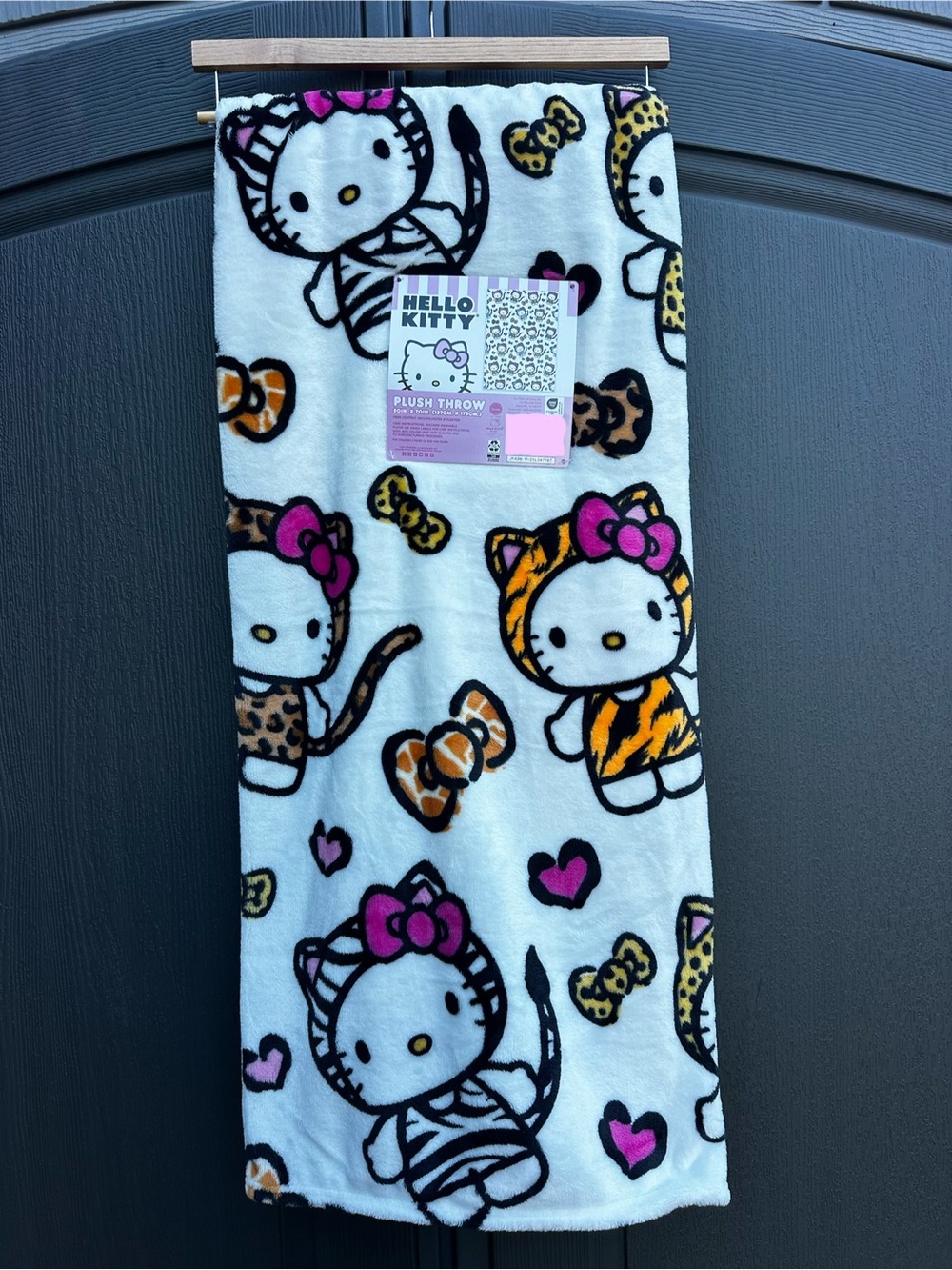 Welcome To The Jungle - Hello Kitty Plush Throw Blanket NWT